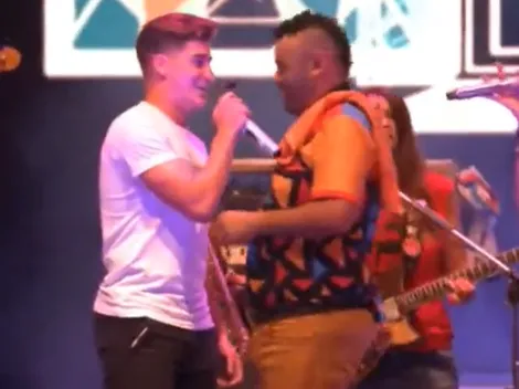 La rompe en el área y también en los escenarios: Julián Álvarez se le animó al micrófono