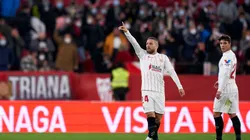 El Papu Gómez marcó un golazo para Sevilla.