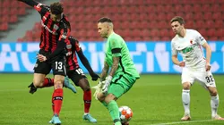 ¿El gol del año? Taco y caño de Lucas Alario en la goleada del Bayer Leverkusen. (Getty Images)