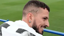 El insólito detalle en una de las fotos que usó Boca para presentar a Benedetto. (Prensa Boca)