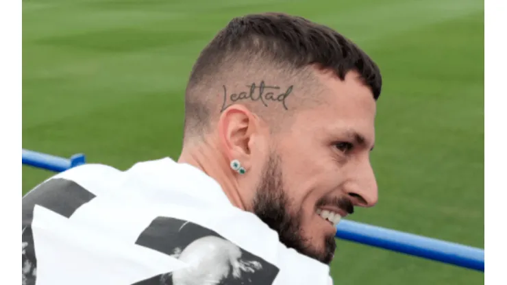 El insólito detalle en una de las fotos que usó Boca para presentar a Benedetto. (Prensa Boca)
