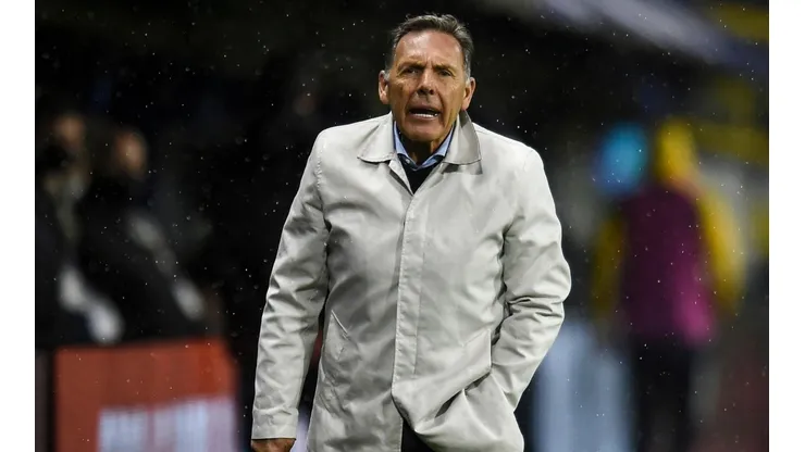 Russo rompió el silencio.