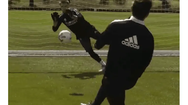VIDEO | Gallardo puso a prueba a los arqueros seleccionados para el arco de River en este 2022