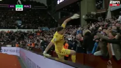 Dibu Martínez terminó abrazándose con el público de Aston Villa tras el empate sobre la hora ante el United.