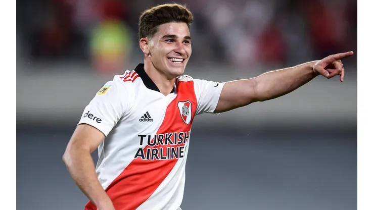 Los 3 contratos que tiene Julián Álvarez sobre la mesa para irse a Europa