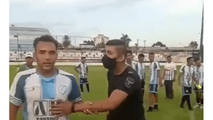 Cuatro jugadores se robaron un celular y protagonizan un momento desopilante: "No sé borrar cule..."