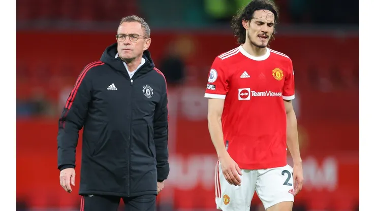 Ralf Rangnick, DT de Manchester United, confirmó que Edinson Cavani continuará en los Red Devils.