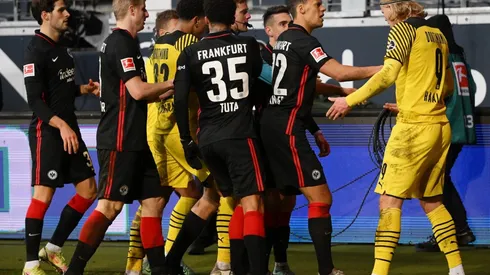 Tremendo cruce entre Haaland y Santos Borré en Alemania.