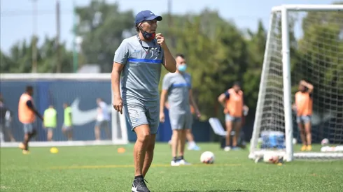 Pedro Troglio está buscando un delantero y quiere a Mauro Zárate.