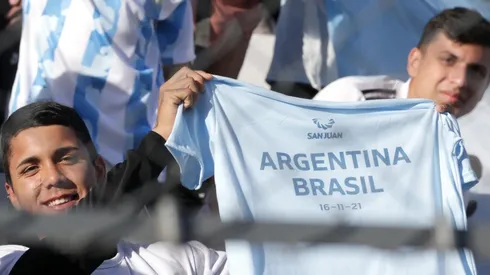 FIFA multó a la Selección Argentina por cantos discriminatorios ante Brasil. (Getty Images)