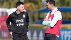 Messi y Scaloni charlaron a la distancia.
