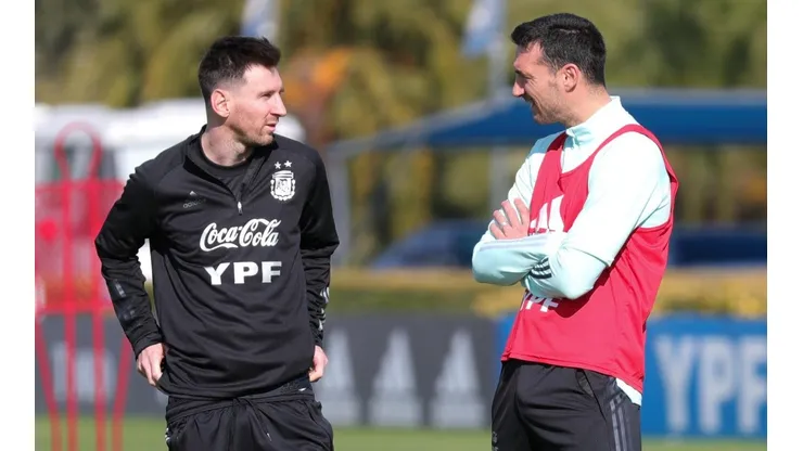 Messi y Scaloni charlaron a la distancia.