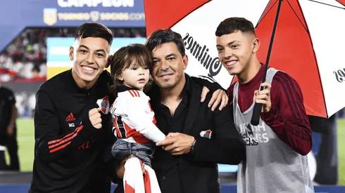 Uno de los hijos del Muñeco, más cerca de la primera.