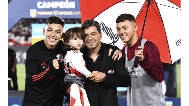 Uno de los hijos del Muñeco, más cerca de la primera.