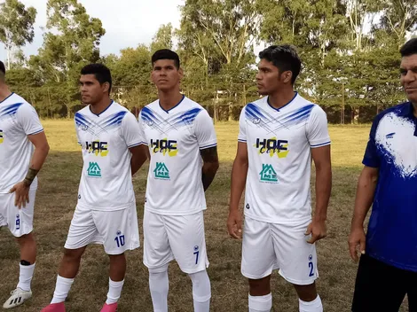 Robert Rojas, el jugador del pueblo: jugó un partido a beneficio y fue ovacionado por todos