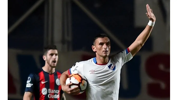 Gonzalo Bergessio vuelve al fútbol argentino tras romperla en Uruguay. (Getty Images)
