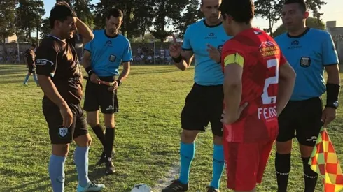 Margulis, junto a sus asistentes y los capitanes de Ferro y 25 de Mayo