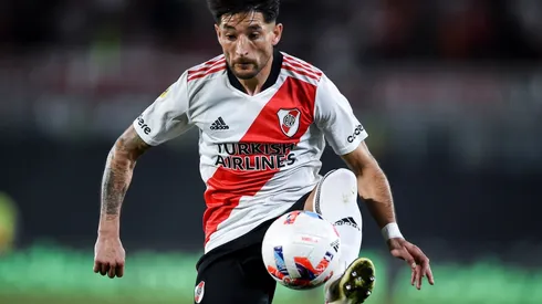 El regalo bien gallina de Rodrigo Mora a Milton Casco para esta navidad