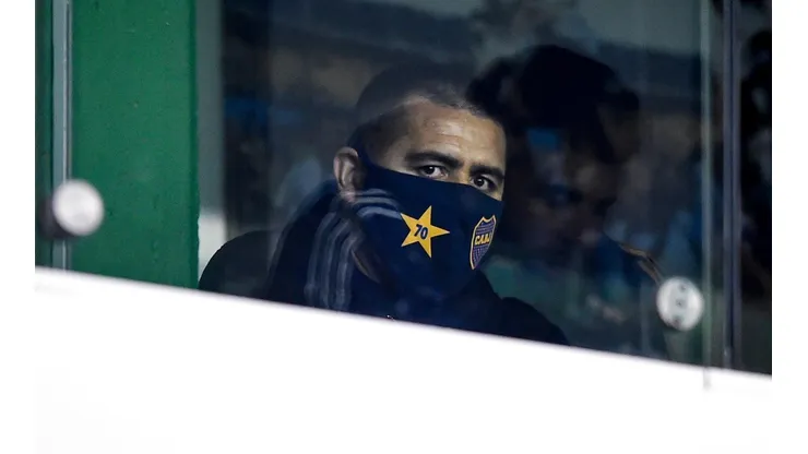 Riquelme, cerca de que se le caiga un refuerzo.