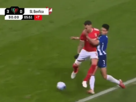 VIDEO | Otamendi le pegó un codazo a Luis Díaz y vio la roja en el clásico