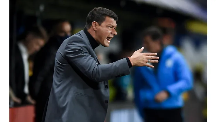 Además de Farías, Battaglia le pidió otros 5 refuerzos de jerarquía a Riquelme