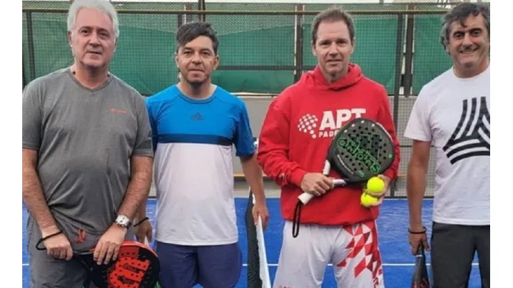 Mientras prepara el River 2022, Gallardo la rompe jugando al pádel