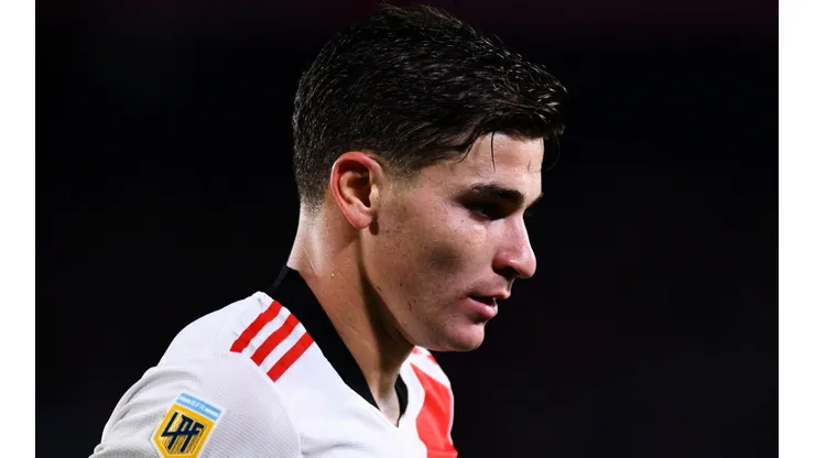 Como un hincha más: Un video en el vestuario de River muestra a Julián Álvarez a puro canto