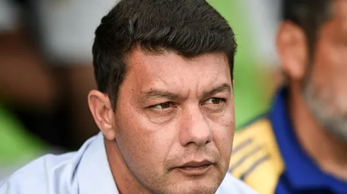 Battaglia se lo pidió a Riquelme, pero su destino podría estar en Europa junto a su hermano