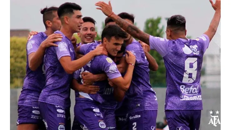 "Que la chupen": el insólito tuit de Sacachispas luego de lograr el ascenso