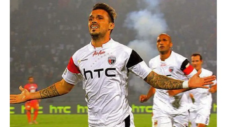 Es argentino, jugó en la Selección de Singapur y compartió cancha con Del Piero: la increíble historia de Nico Vélez