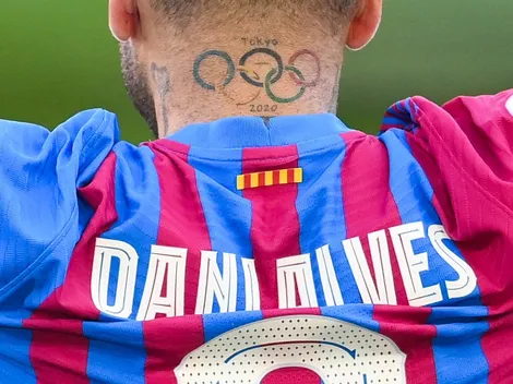 Inesperado: ¿qué jugador de Boca se quedó con la camiseta de Dani Alves?