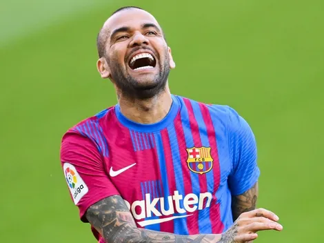 VIDEO | El gesto que Dani Alves le hizo a Rossi tras meterle el penal en la definición