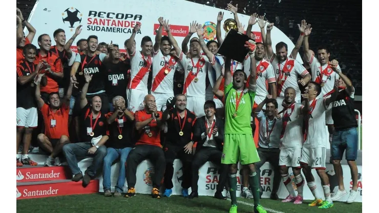 Ganó la Recopa con River y anunció su retiro.