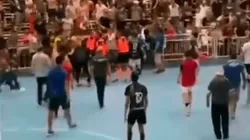 VIDEO | Terrible tangana en un partido clave de futsal