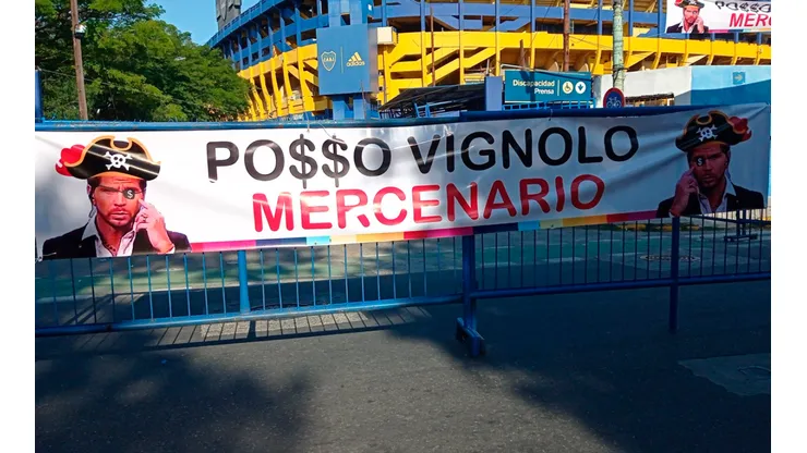 Los hinchas de Boca, furiosos con el Pollo Vignolo: apareció otra bandera en La Bombonera