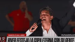 Gallardo cantó con todos los hinchas de River en el Monumental.