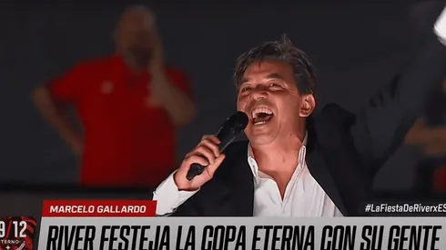 Gallardo cantó con todos los hinchas de River en el Monumental.