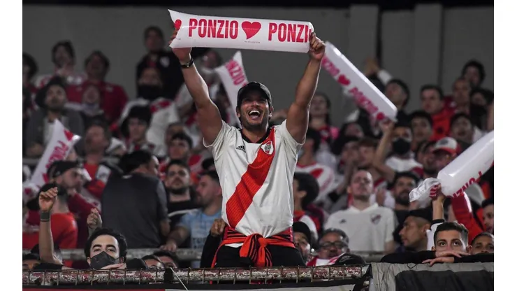 VIDEO | El emocionante recibimiento de los hinchas de River para Gallardo y Ponzio
