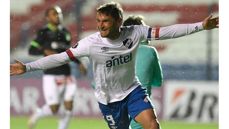 Tras romperla en Nacional, Bergessio tiene decidido retirarse en un club del fútbol argentino