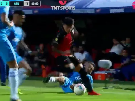 VIDEO | ¿Quiso copiarlo a Riquelme? El tremendo caño de Farías para dejar en ridículo a su rival