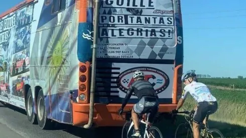 Di Palma, detrás del motorhome que lo acompañó en toda la travesía