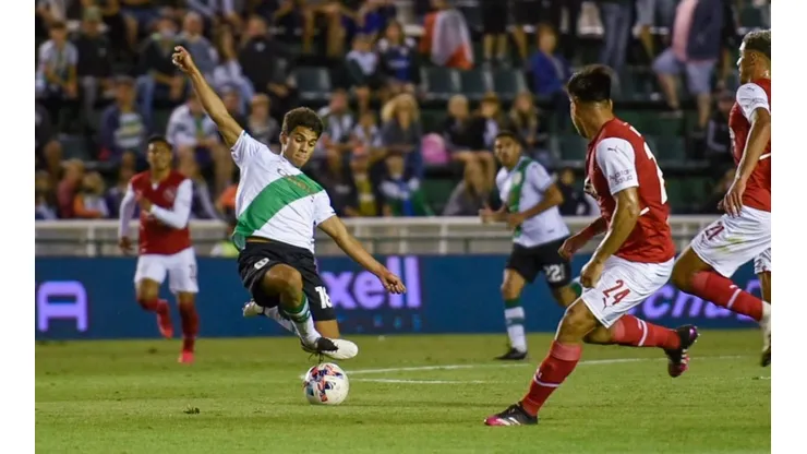 En la noche de Peña y Arenales, Banfield le ganó 4-1 a Independiente.