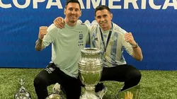 El saludo de Dibu para Leo.