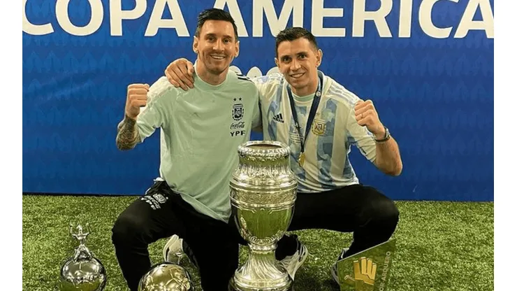 El saludo de Dibu para Leo.