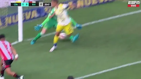 Marco Ruben adelantó a Rosario Central con un golazo.