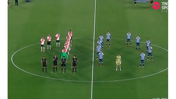 VIDEO | Respeto total: el Monumental rendido para el homenaje a Maradona
