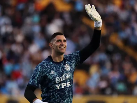 ¡Qué le pifie ahí y no en el arco! El insólito error en un posteo de Dibu Martínez