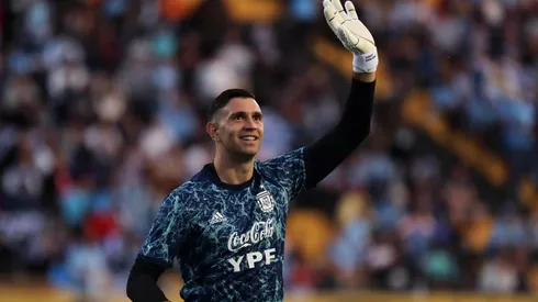 ¡Qué le pifie ahí y no en el arco! El insólito error en un posteo de Dibu Martínez