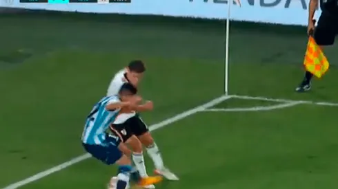 VIDEO | Además de goles, tira lujazos: Álvarez metió un doble caño hermoso sobre la línea