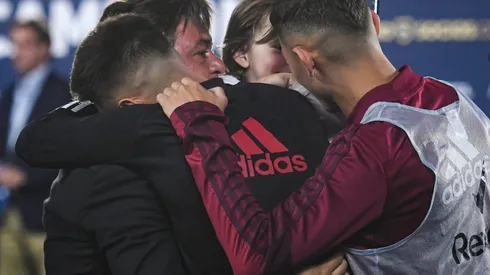 Al borde de las lágrimas, Gallardo recordó a su madre en medio de los festejos